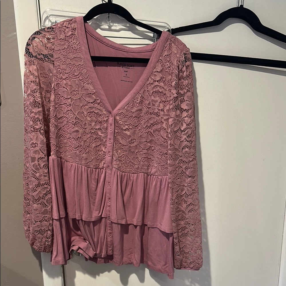 EUC Torrid Mauve Lace Peplum Blouse